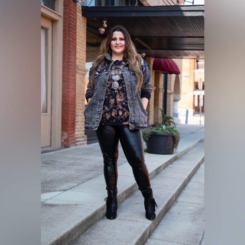 L&B black shiny leggings. NWT. Size XL/1X